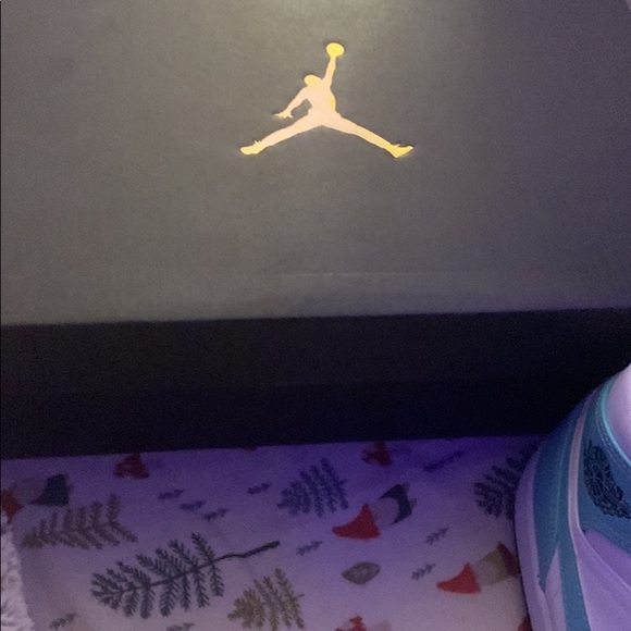 Mid Tropical Twist Jordans Size 7.5 - Picture 4 of 6